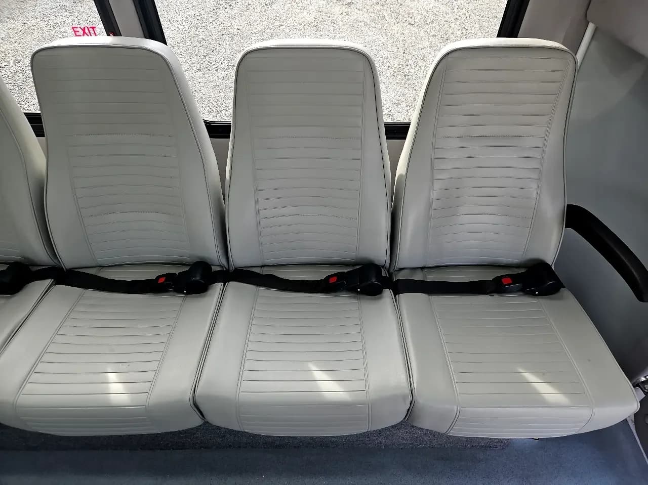 2014 Ford F450 SD Supreme Shuttle Bus - Image 10