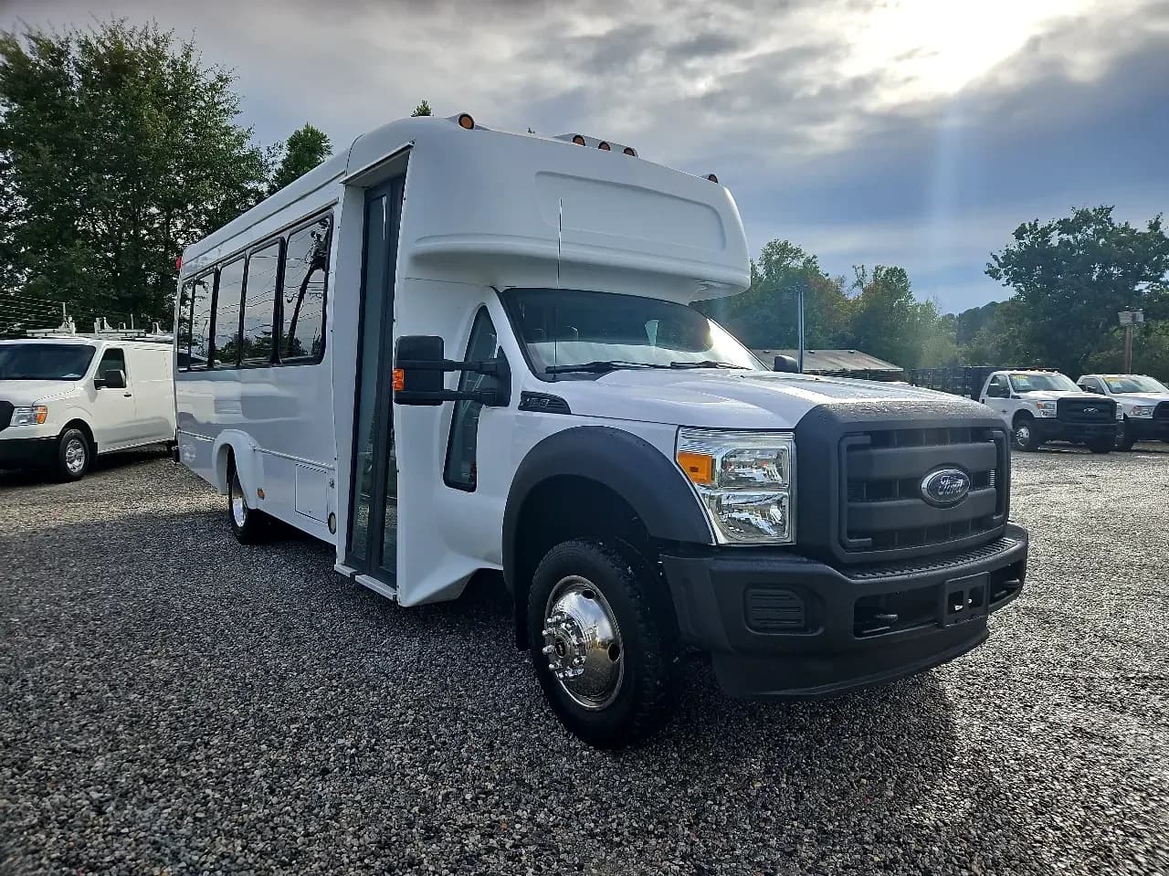 2014 Ford F450 SD Supreme Shuttle Bus - Image 1