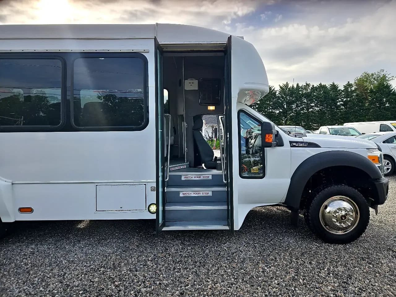 2014 Ford F450 SD Supreme Shuttle Bus - Image 8