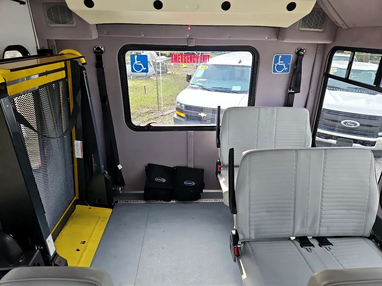 2016 Ford F450 ADA SD Startrans Shuttle Bus - Image 11