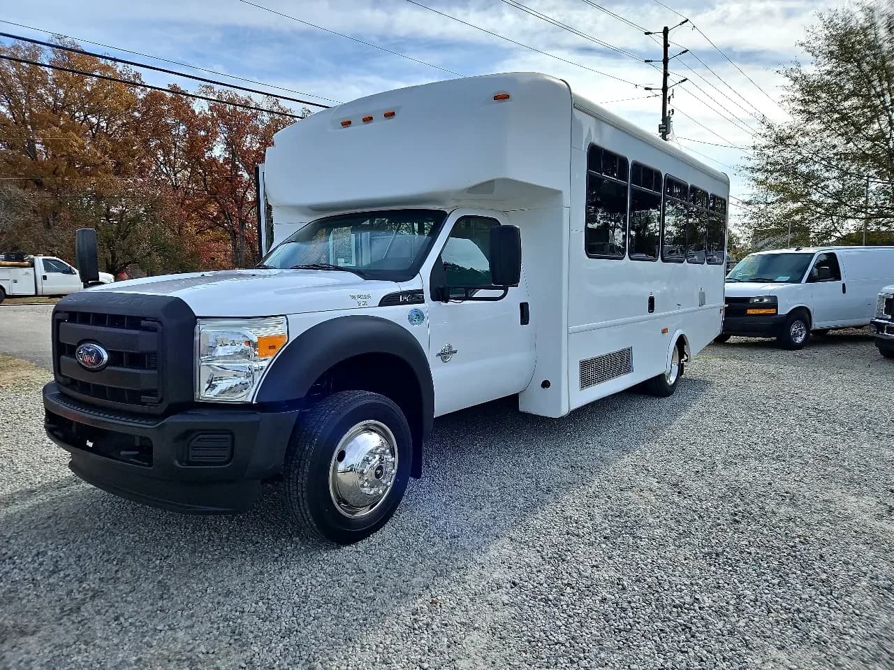 2016 Ford F450 ADA SD Startrans Shuttle Bus - Image 1