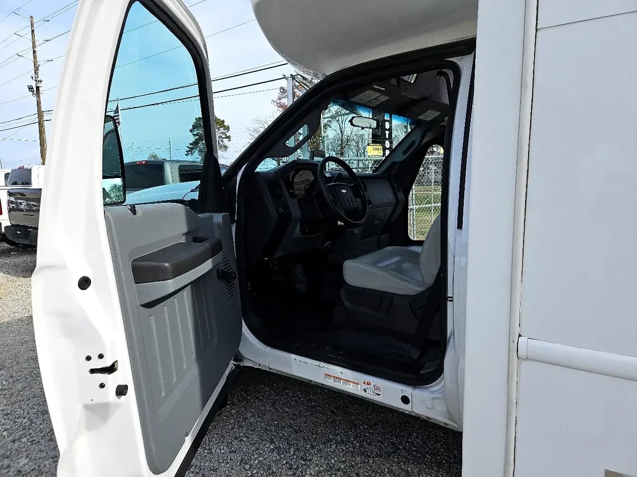 2016 Ford F450 ADA SD Startrans Shuttle Bus - Image 5