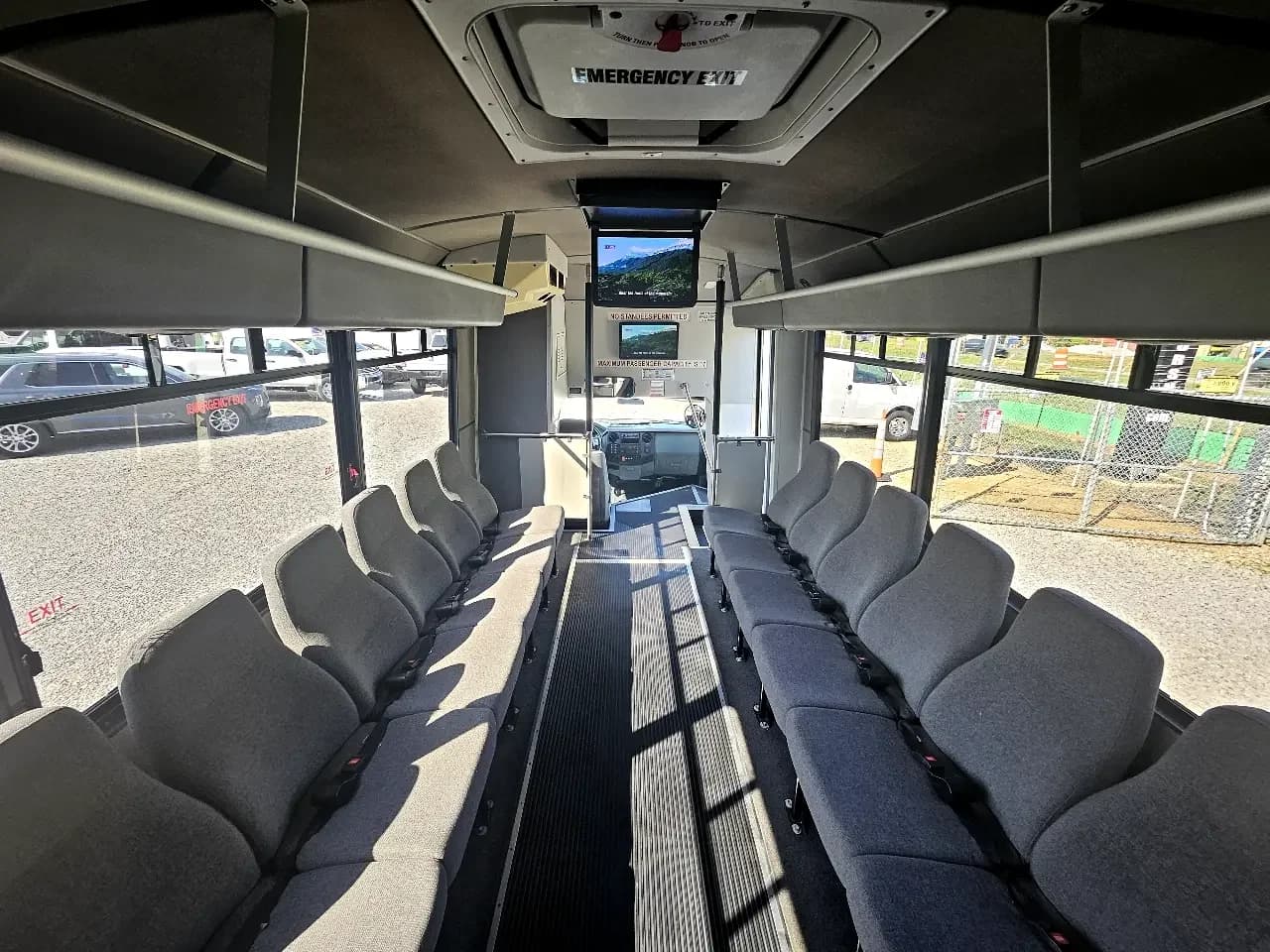 2015 Ford F550 Champion Defender - Image 14