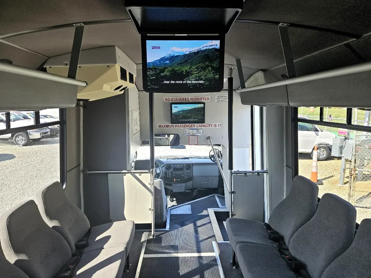 2015 Ford F550 Champion Defender - Image 15
