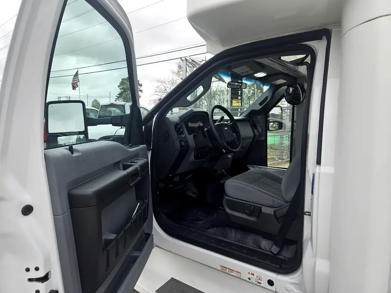 2015 Ford F550 Champion Defender - Image 5