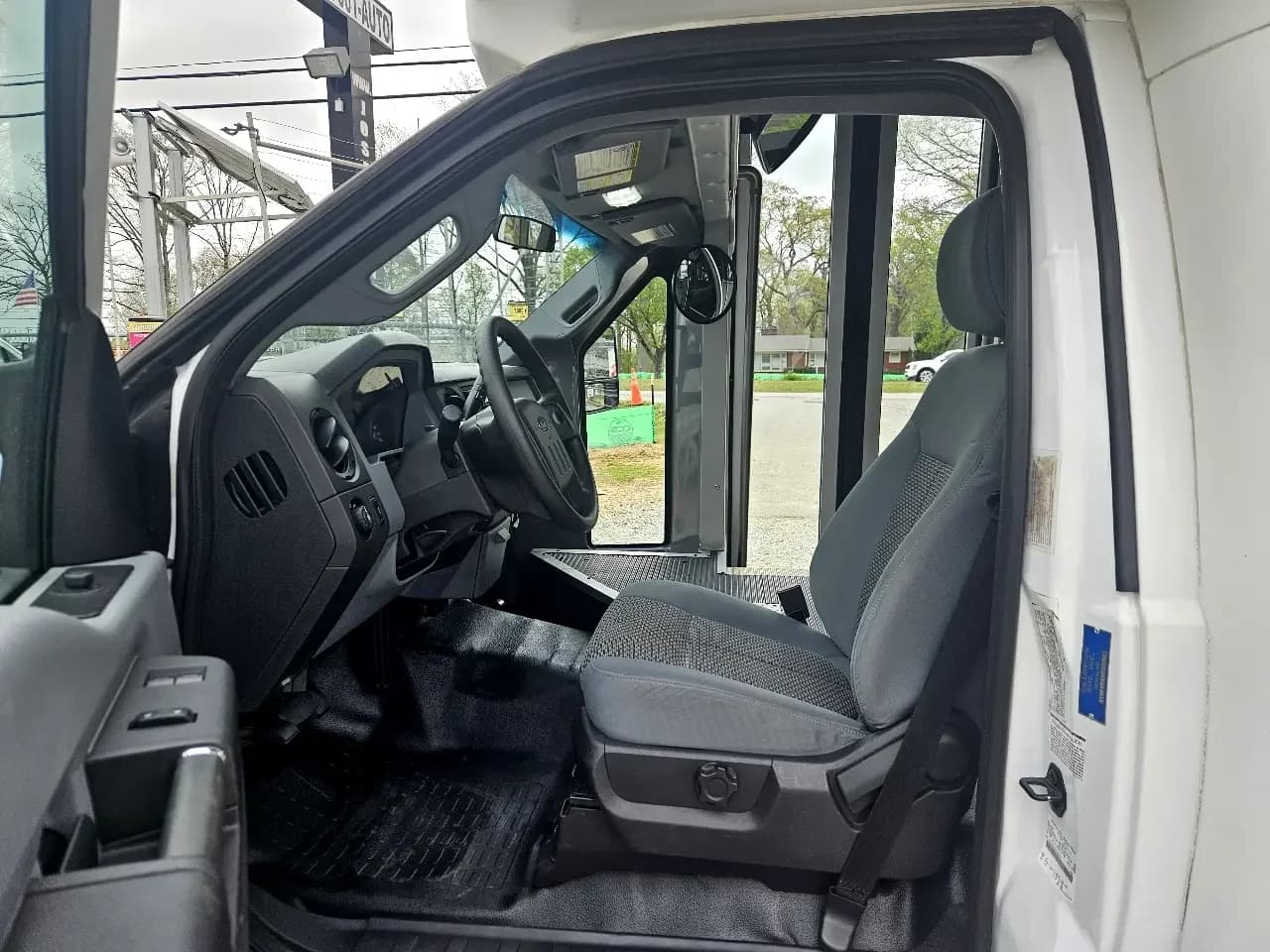 2015 Ford F550 Champion Defender - Image 6