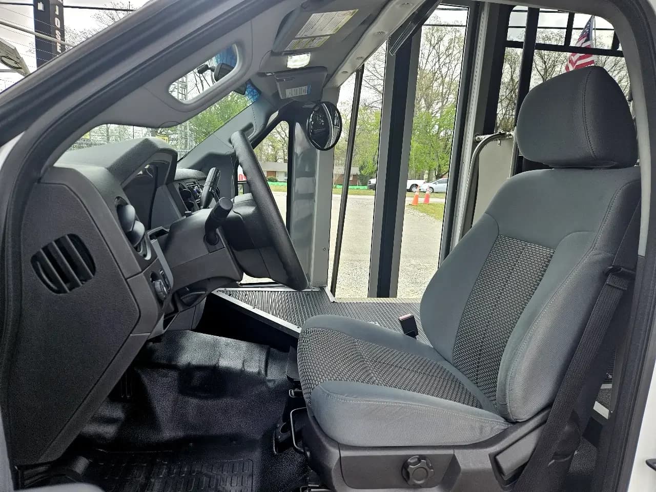 2015 Ford F550 Champion Defender - Image 7
