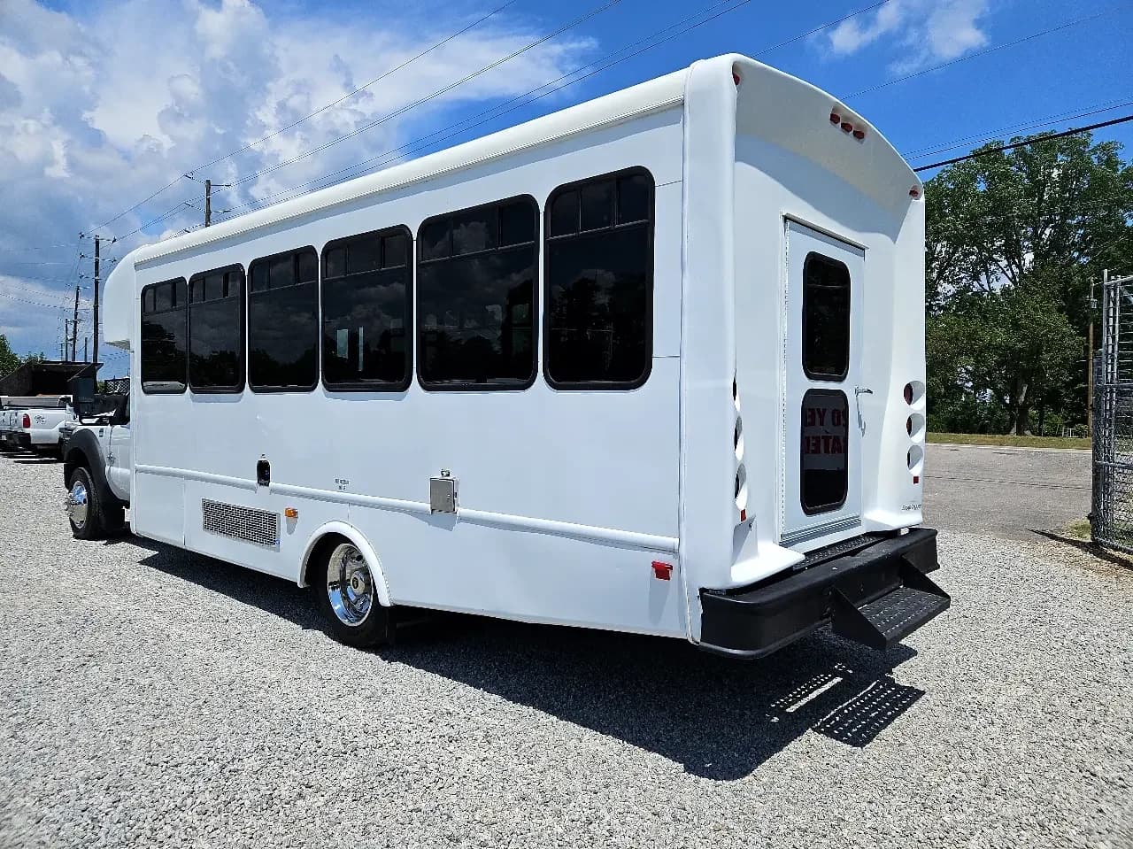 2016 Ford F550 StarTrans Shuttle Bus - Image 2