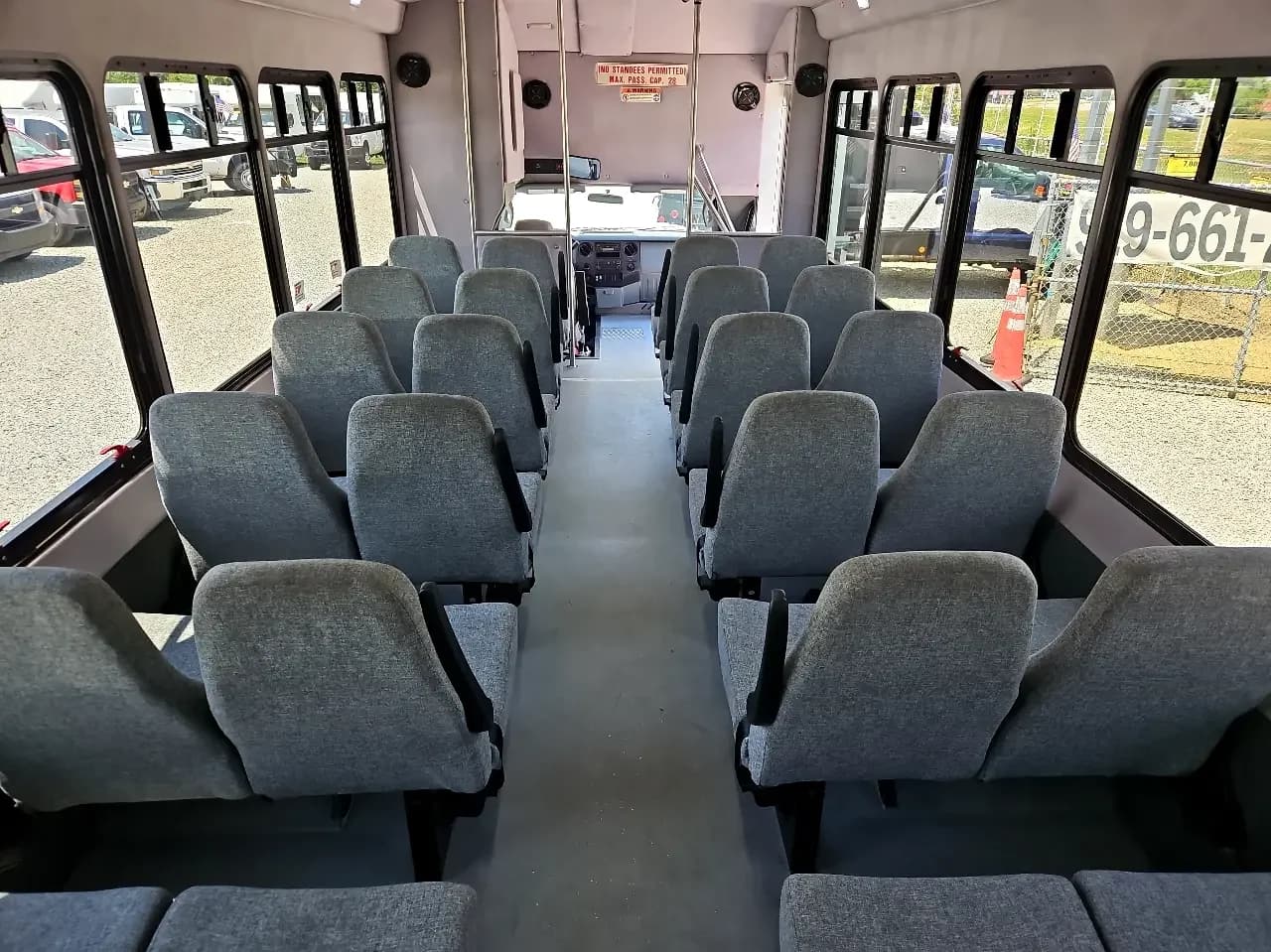 2016 Ford F550 StarTrans Shuttle Bus - Image 10