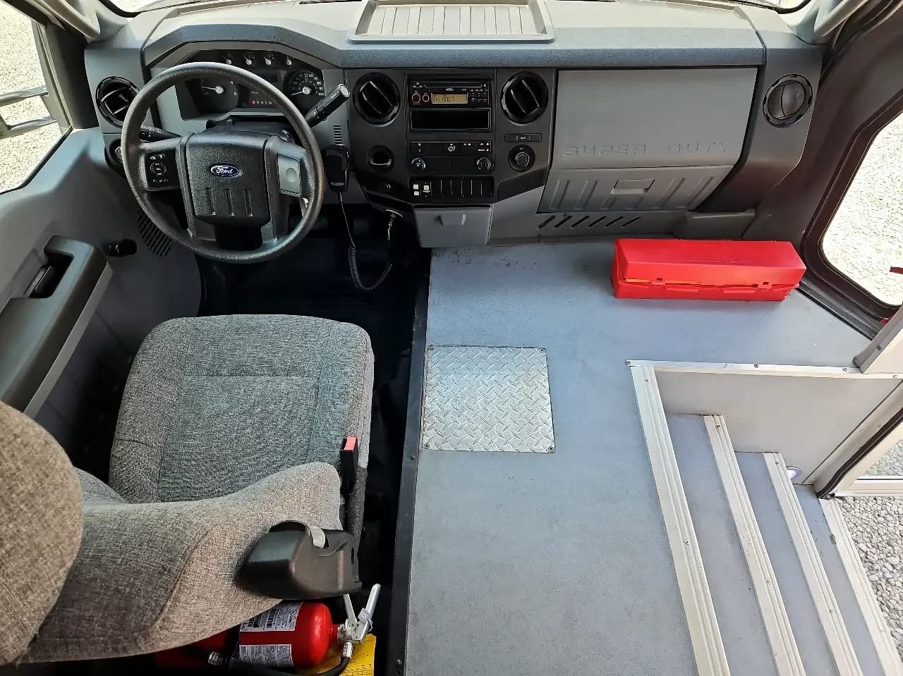 2016 Ford F550 StarTrans Shuttle Bus - Image 11