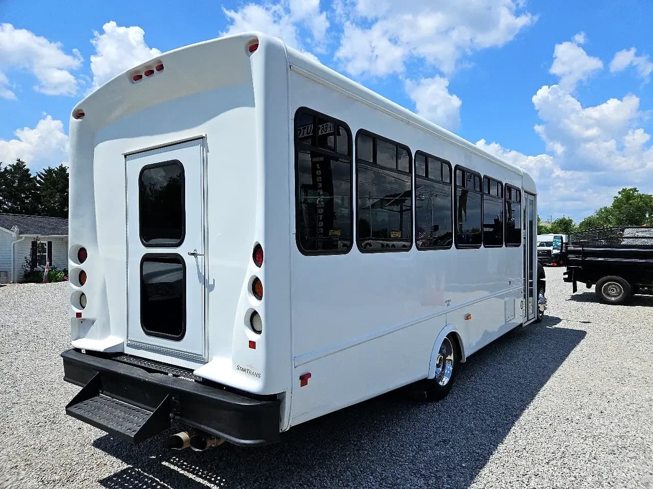 2016 Ford F550 StarTrans Shuttle Bus - Image 3