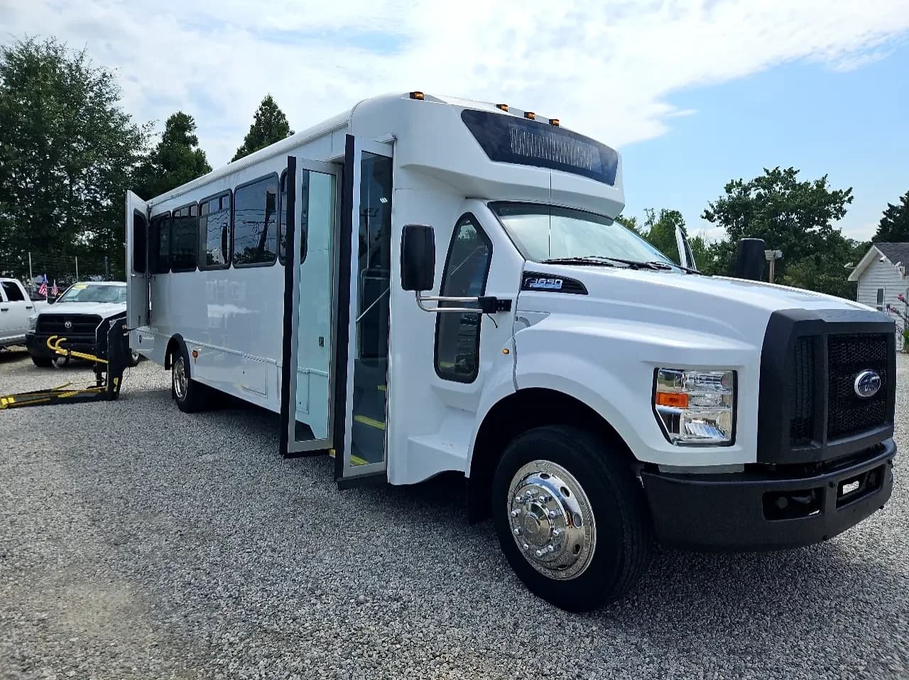 2017 Ford F650 Senator HD Shuttle Bus - Image 17