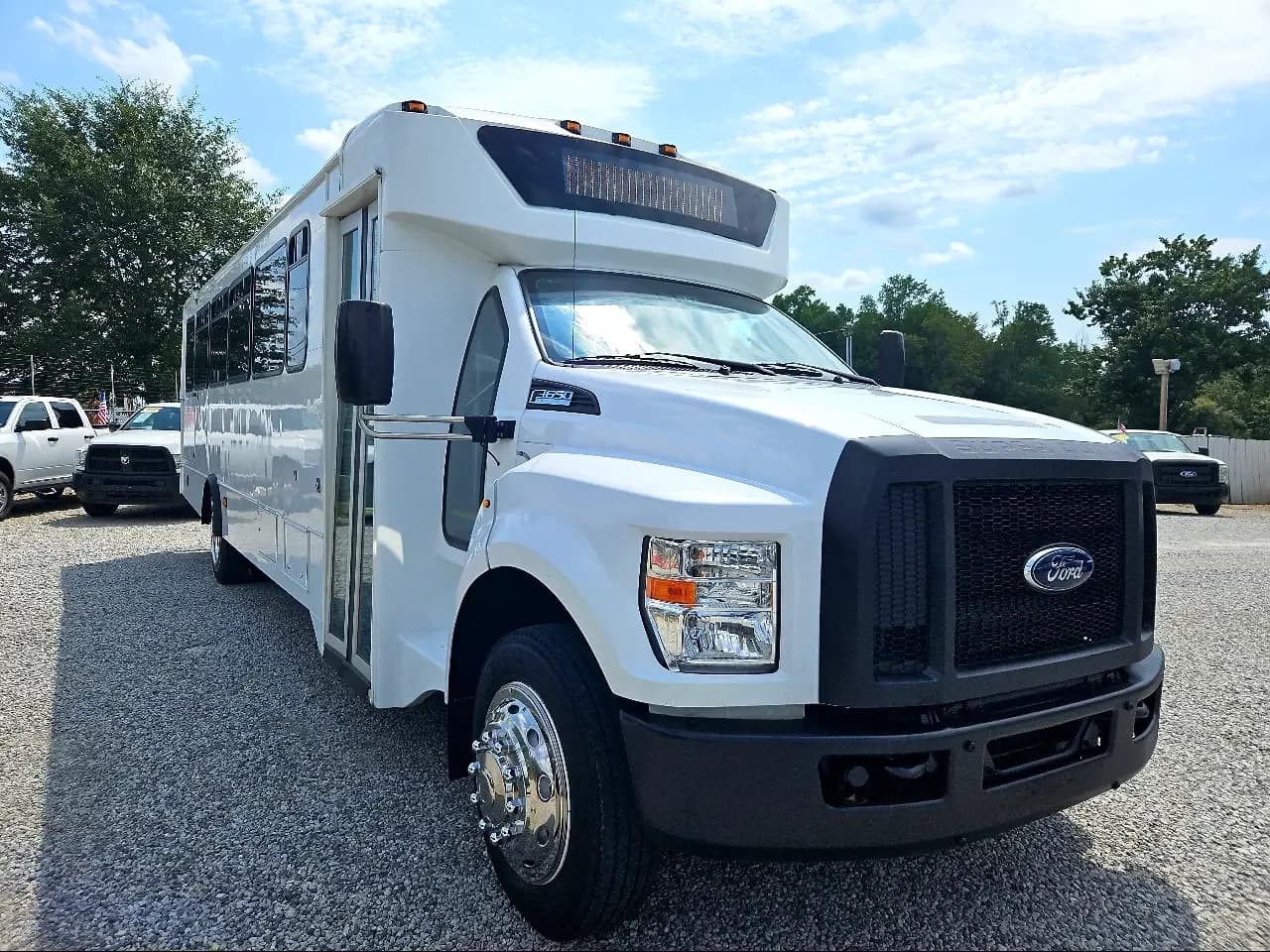 2017 Ford F650 Senator HD Shuttle Bus - Image 18