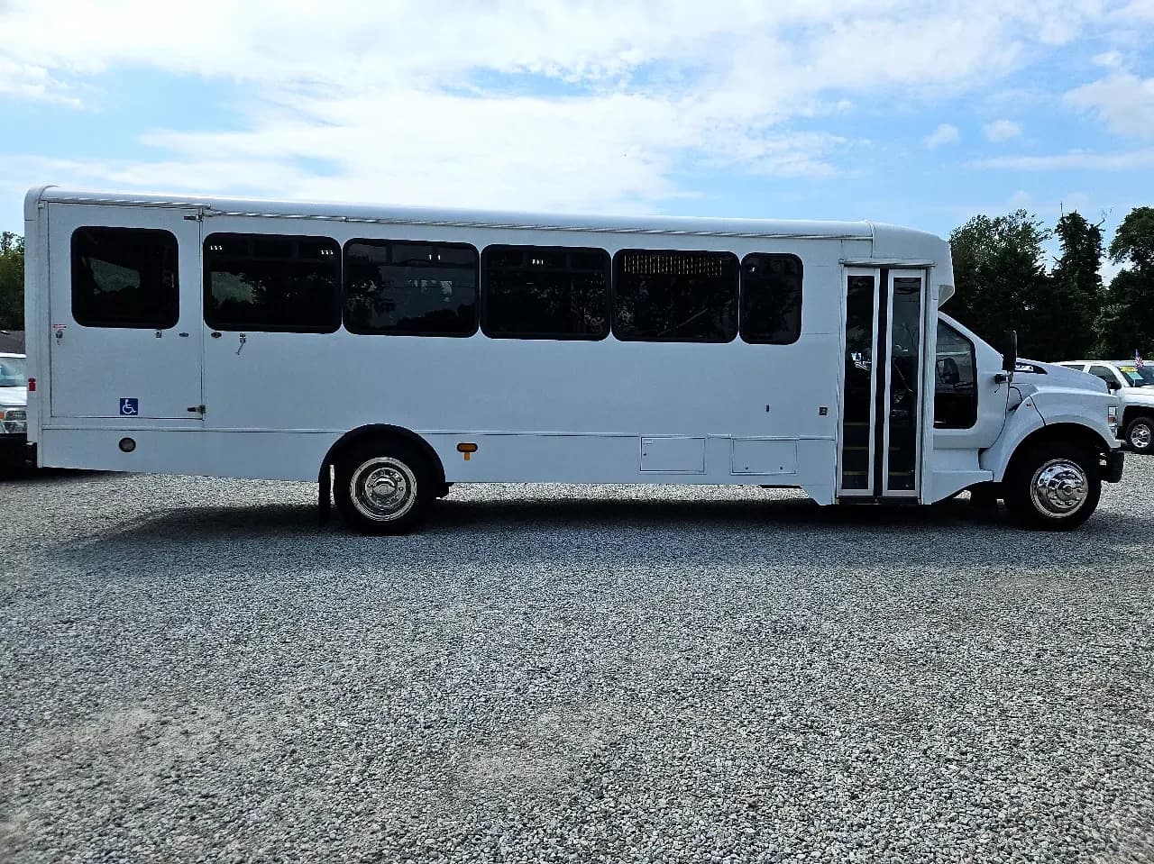 2017 Ford F650 Senator HD Shuttle Bus - Image 4