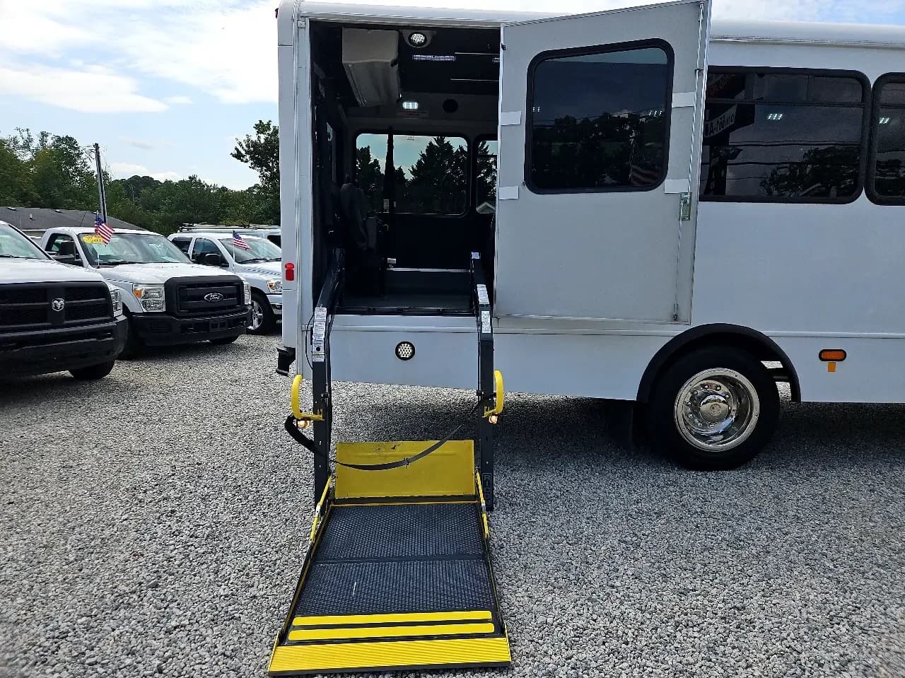 2017 Ford F650 Senator HD Shuttle Bus - Image 7