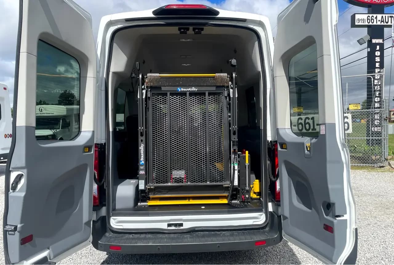 2018 Ford Transit 350 XL High Roof Passenger Van - Image 11