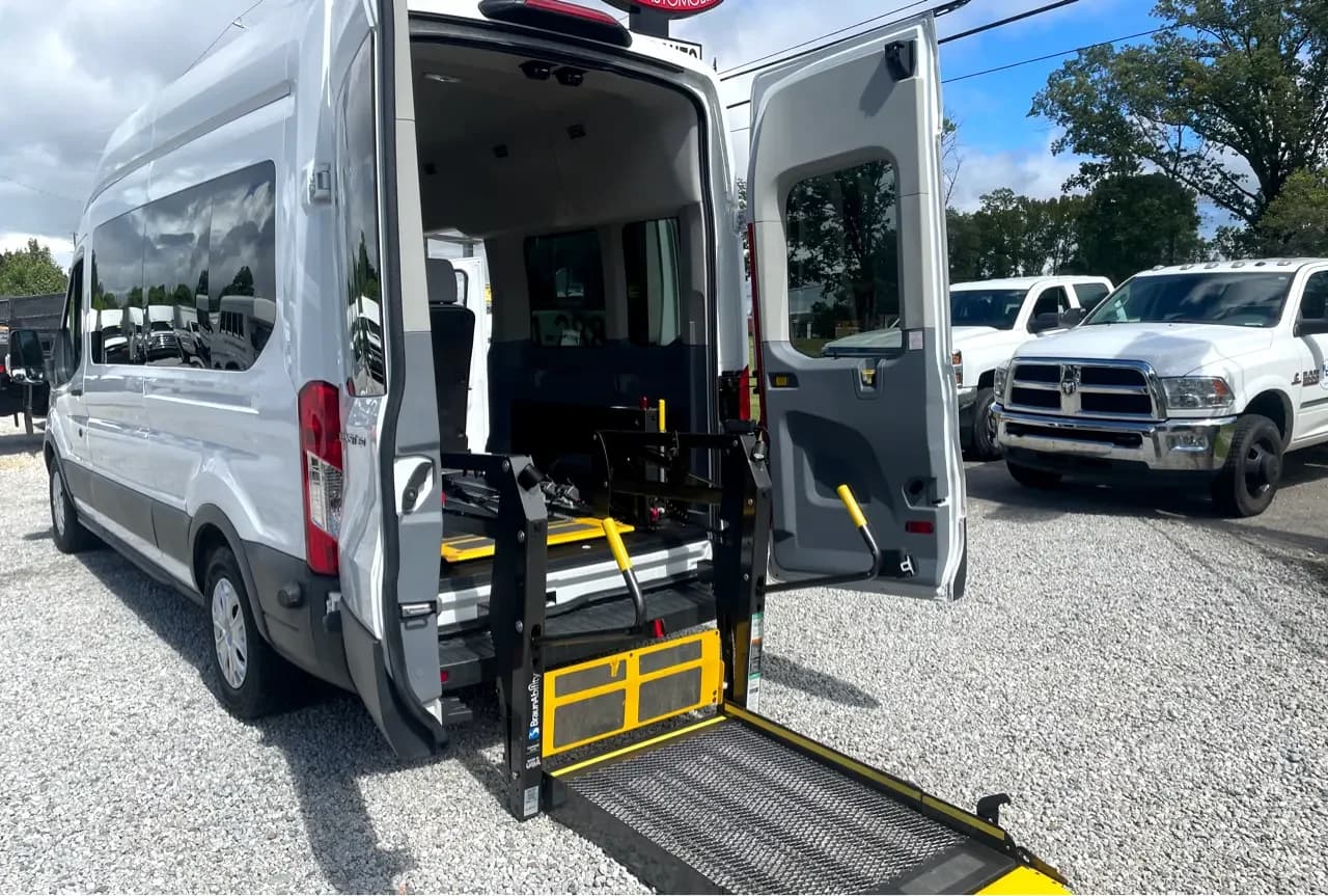 2018 Ford Transit 350 XL High Roof Passenger Van - Image 13
