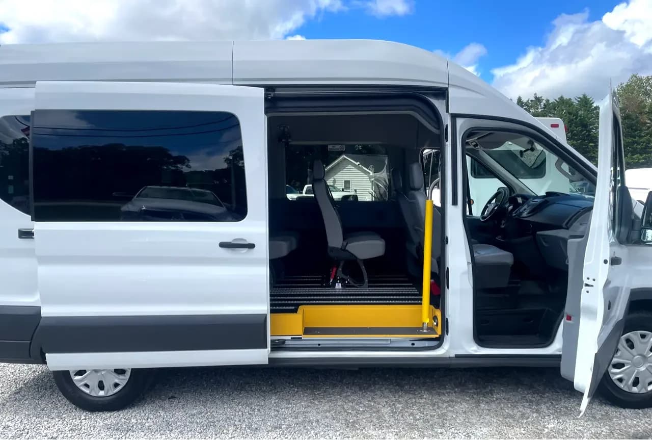 2018 Ford Transit 350 XL High Roof Passenger Van - Image 8