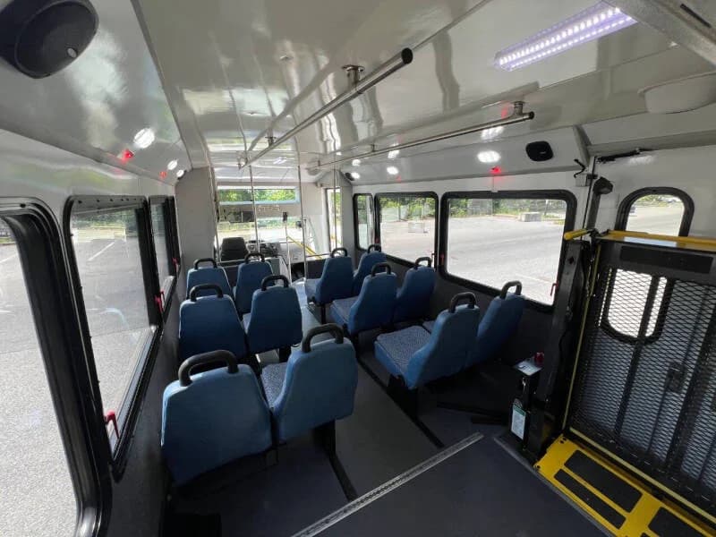2017 Ford E450 Shuttle Bus - Image 11