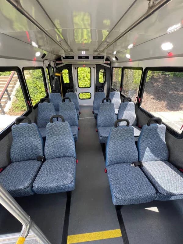 2017 Ford E450 Shuttle Bus - Image 13
