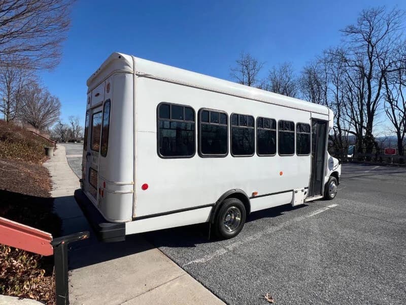 2014 Ford E450 Shuttle Bus - Image 2