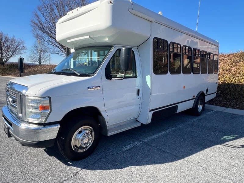 2014 Ford E450 Shuttle Bus - Image 5