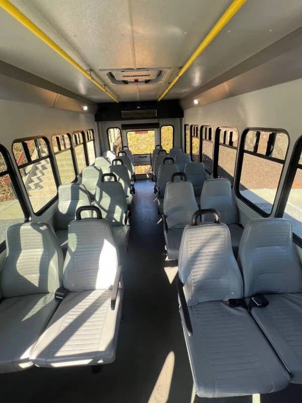 2014 Ford E450 Shuttle Bus - Image 7