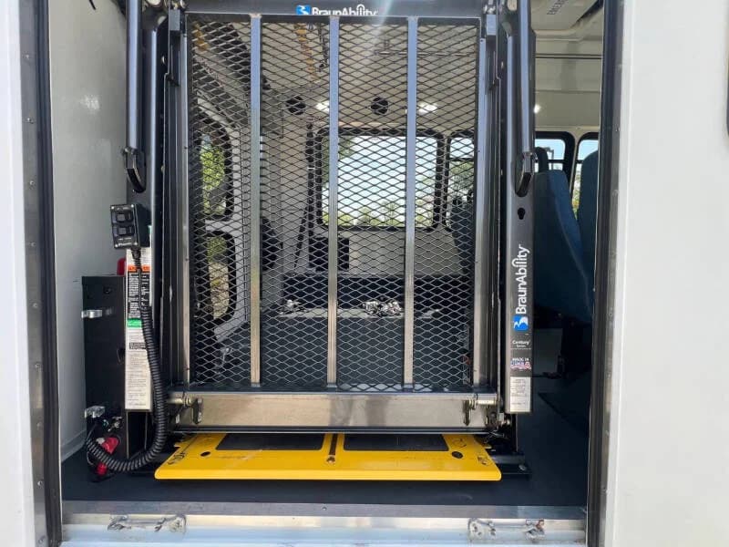 2016 Ford E450 ADA Shuttle Bus - Image 7