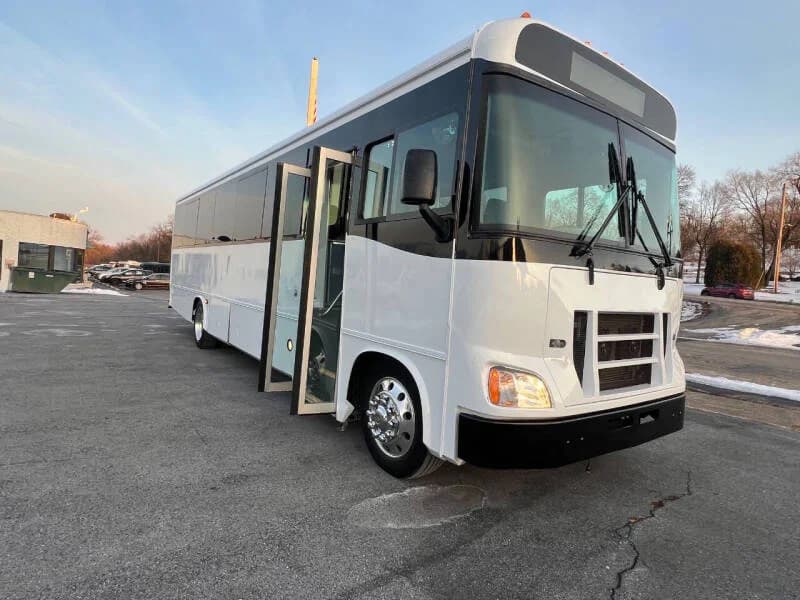 2011 Freightliner MC Glaval Mid Size Bus - Image 2