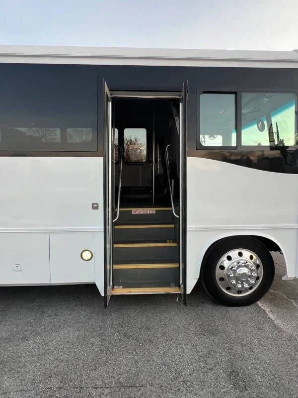 2011 Freightliner MC Glaval Mid Size Bus - Image 3