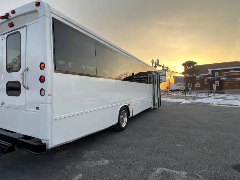 2011 Freightliner MC Glaval Mid Size Bus - Image 4