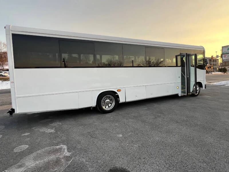 2011 Freightliner MC Glaval Mid Size Bus - Image 6