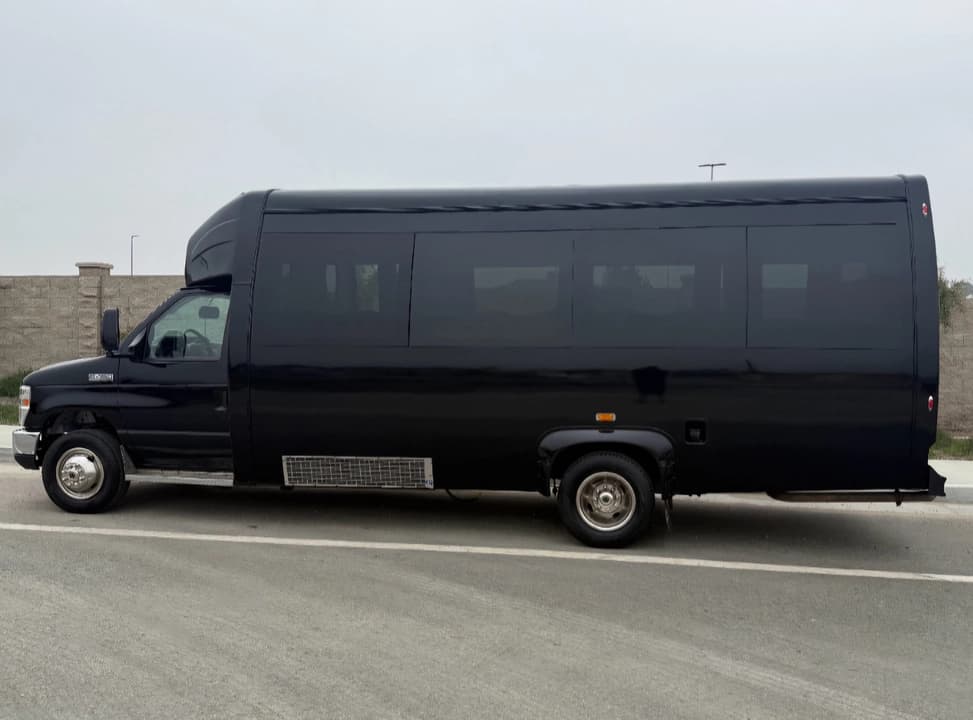 2018 Ford E450 KSIR Party Bus - Image 12