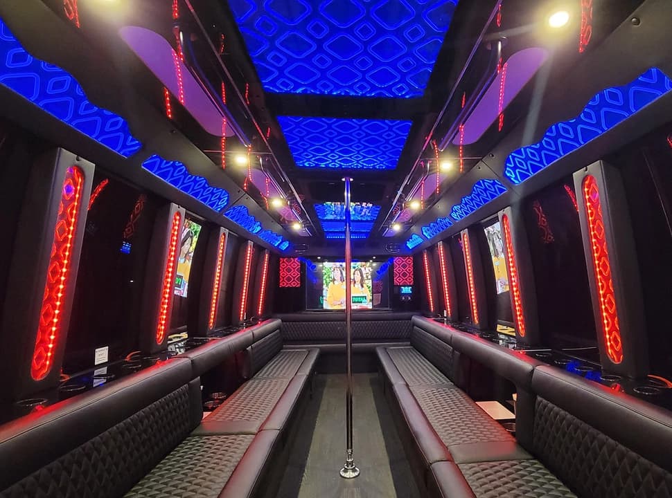 2018 Ford F550 Party Bus - Image 8