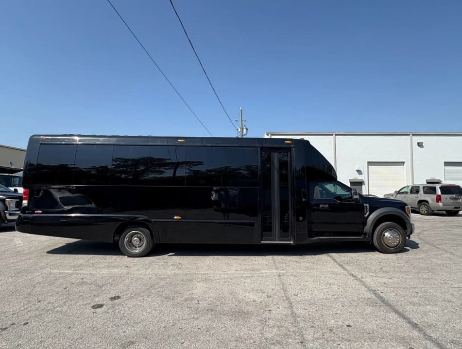 2018 Ford F550 Party Bus - Image 4