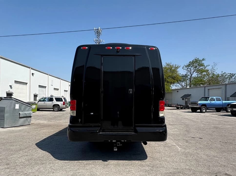 2018 Ford F550 Party Bus - Image 5