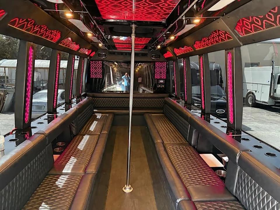 2018 Ford F550 Party Bus - Image 10