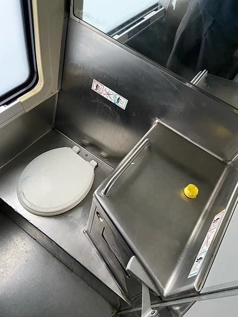 2007 MCI D4505 Coach Bus - Image 13
