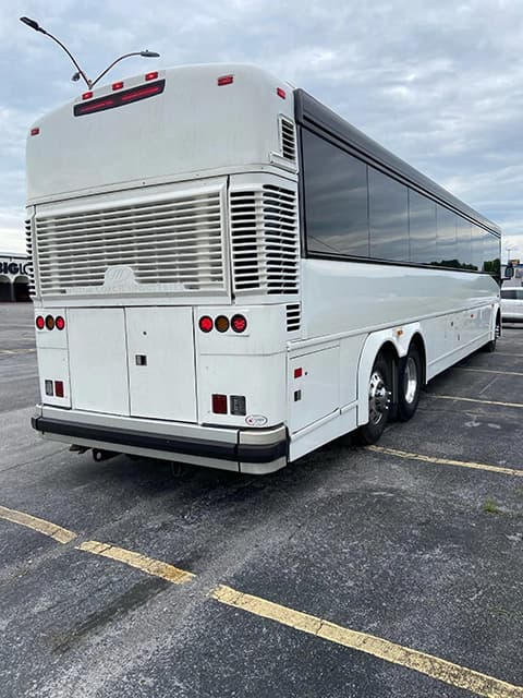 2007 MCI D4505 Coach Bus - Image 11