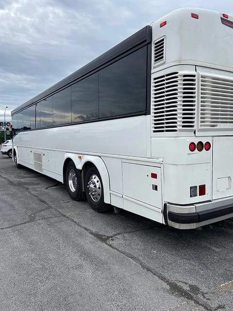2007 MCI D4505 Coach Bus - Image 3