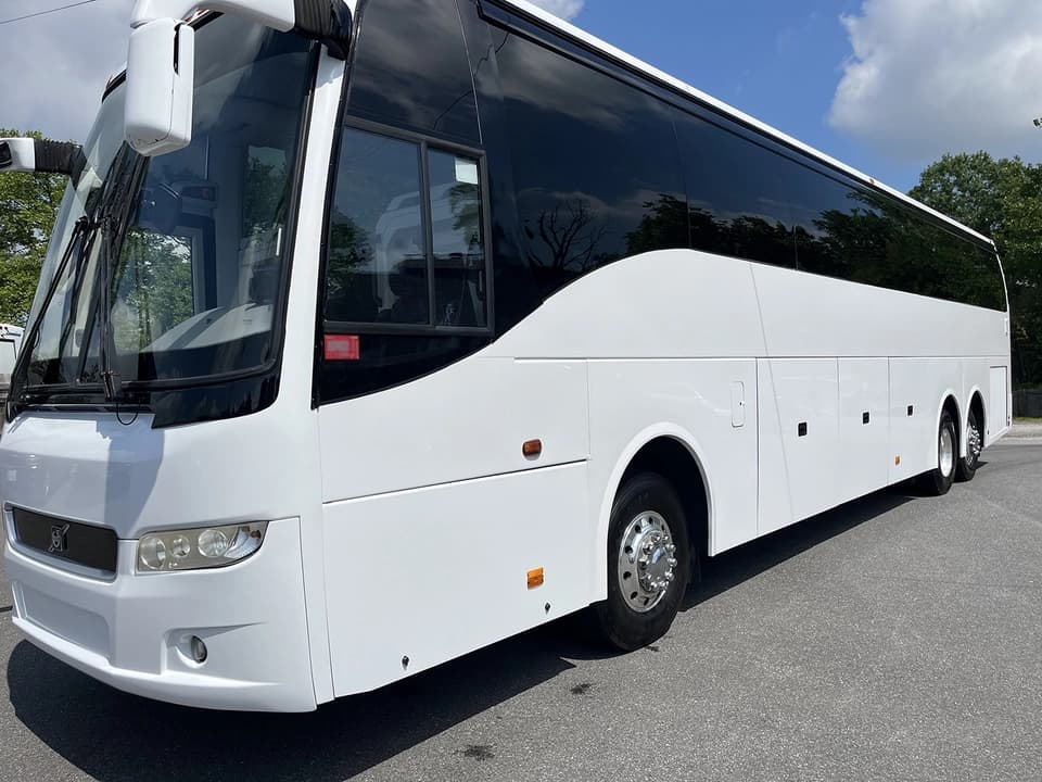 2013 Volvo 9700 Coach Bus - Image 1