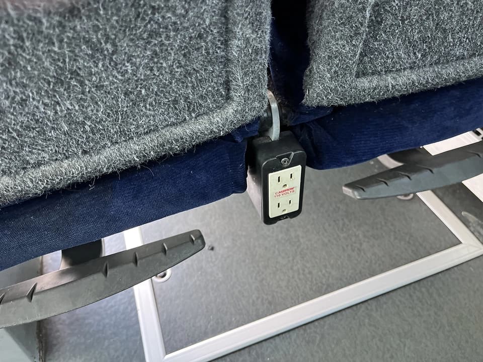 2013 Volvo 9700 Coach Bus - Image 4