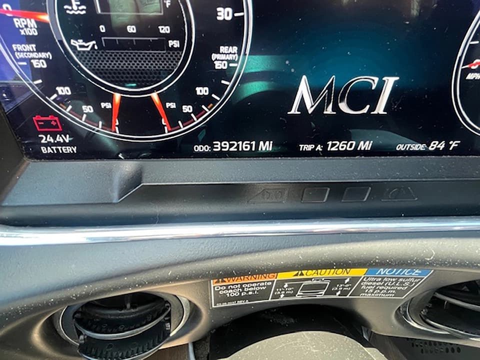 2018 MCI J4500 Coach Bus - Image 8