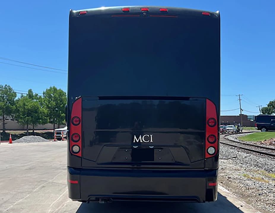 2018 MCI J4500 Coach Bus - Image 3