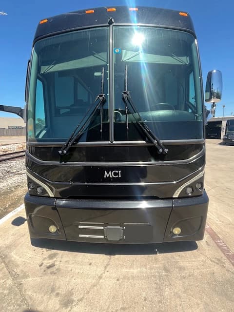 2018 MCI J4500 Coach Bus - Image 4