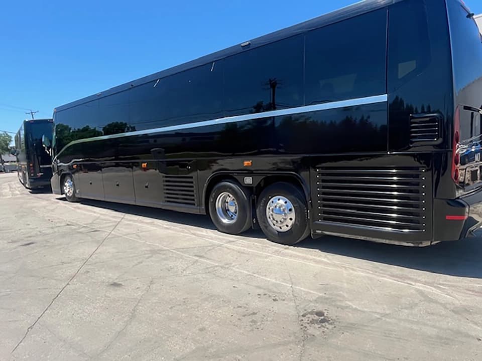 2018 MCI J4500 Coach Bus - Image 5