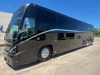 2018 Motor Coach Industries J4500 bus