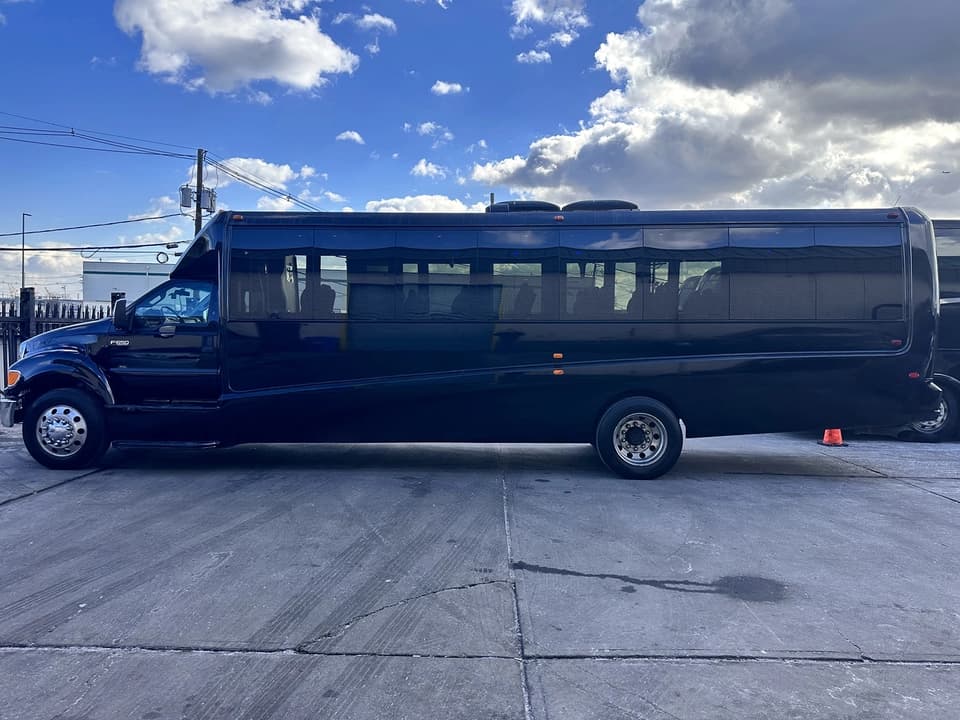 2013 Ford F650 Grech Executive Shuttle Bus - Image 7
