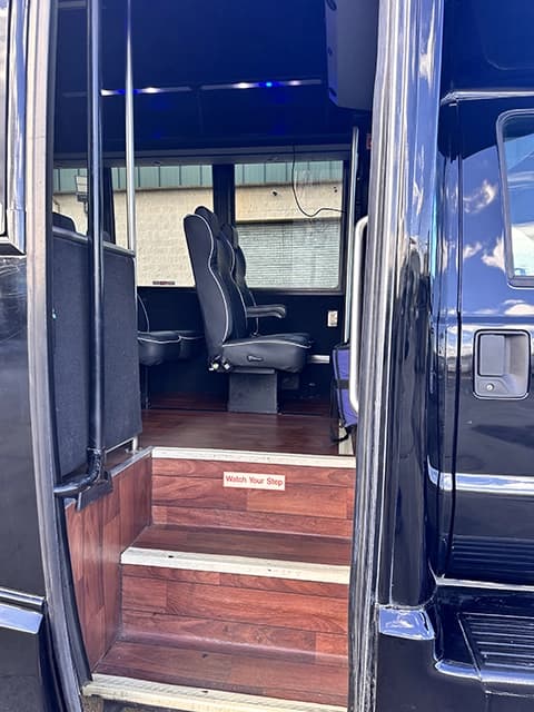 2013 Ford F650 Grech Executive Shuttle Bus - Image 9