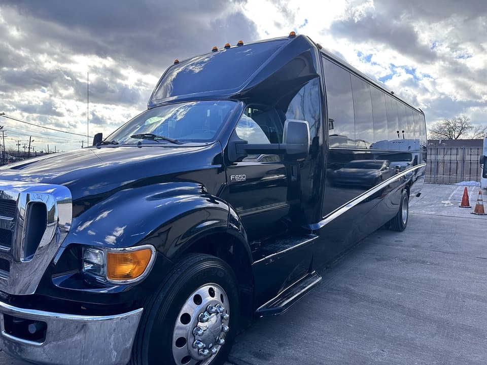 2013 Ford F650 Grech Executive Shuttle Bus - Image 6